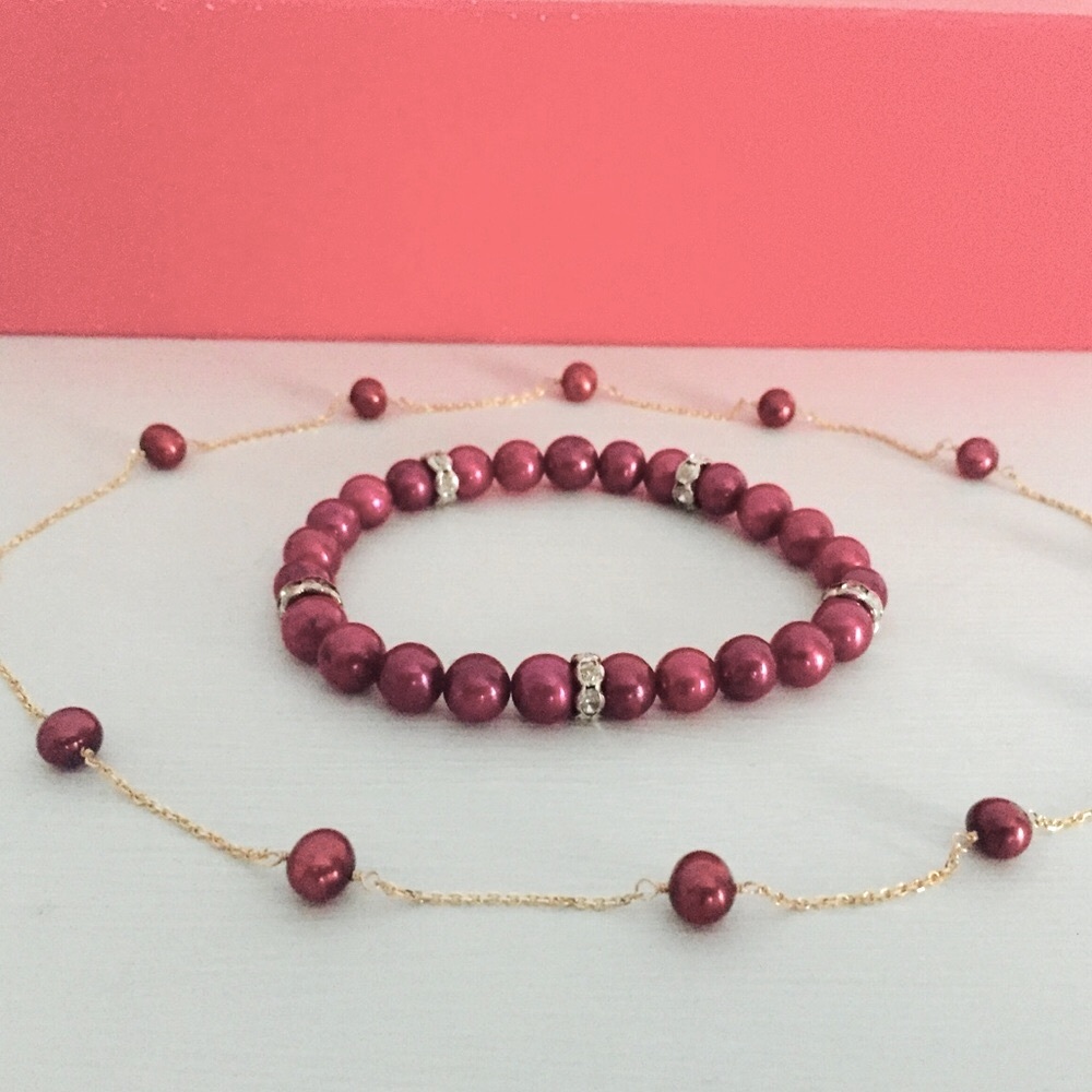 Cranberry fwp Tin Cup Neck 14 KY and bracelet.